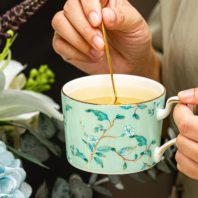 Porzellan-Teeservice in Hellgrün mit Blättermotiv und drehbarem Tablett Light Green Leaf Porcelain Tea Set with Rotating Tray - 3