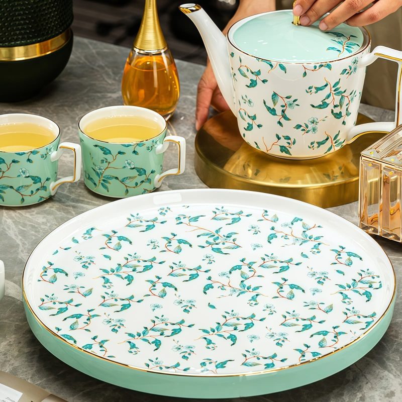 Porzellan-Teeservice in Hellgrün mit Blättermotiv und drehbarem Tablett Light Green Leaf Porcelain Tea Set with Rotating Tray - 4