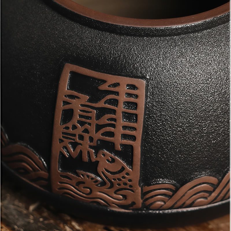 Teedose aus lila Ton mit Fisch-Relief Purple Pottery Fish Tea Caddy: Airtight Loose Tea Storage - 4