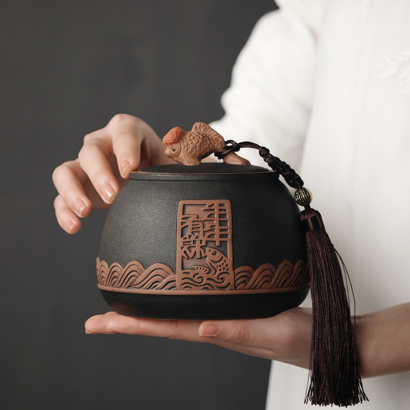Teedose aus lila Ton mit Fisch-Relief Purple Pottery Fish Tea Caddy: Airtight Loose Tea Storage - 8