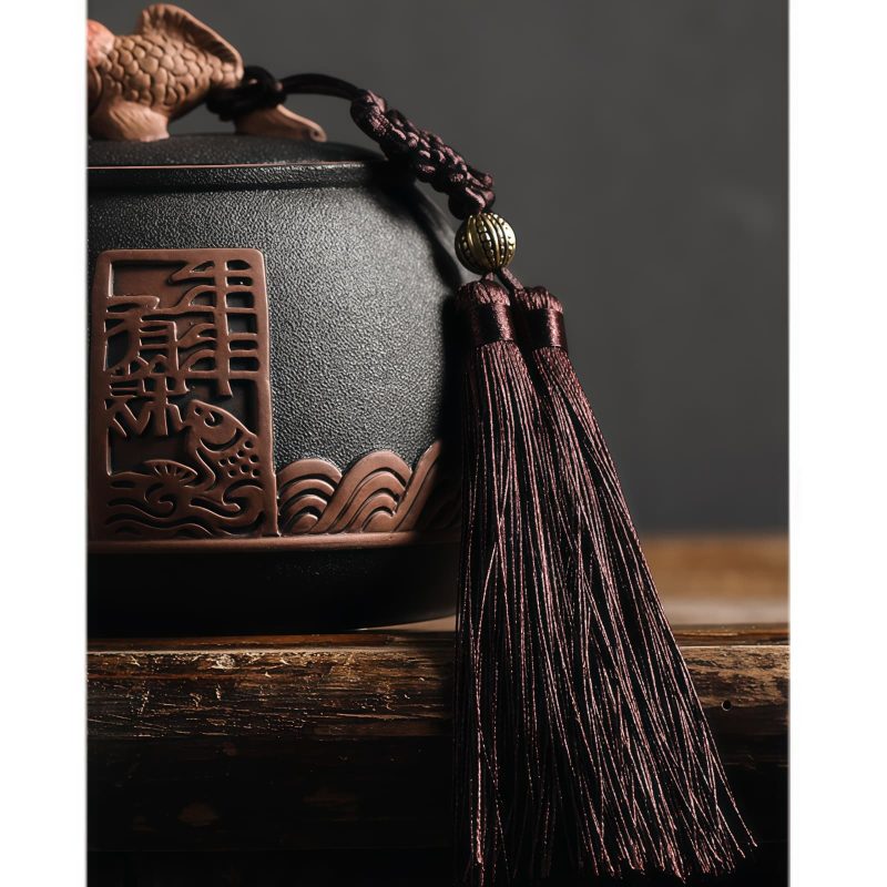 Teedose aus lila Ton mit Fisch-Relief Purple Pottery Fish Tea Caddy: Airtight Loose Tea Storage - 2