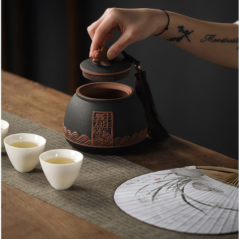 Teedose aus lila Ton mit Fisch-Relief Purple Pottery Fish Tea Caddy: Airtight Loose Tea Storage - 7