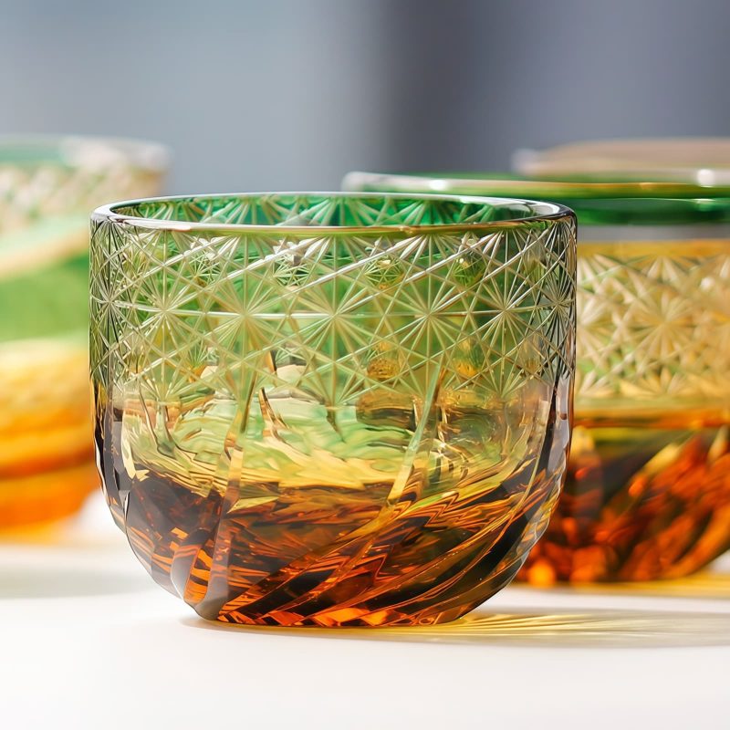 Handgeschliffenes Edo-Kiriko Sake-Glas aus grün-bernsteinfarbenem Kristall Edo Kiriko Green-Amber Crystal Sake Glass | Handcrafted Japanese Drinkware - 19