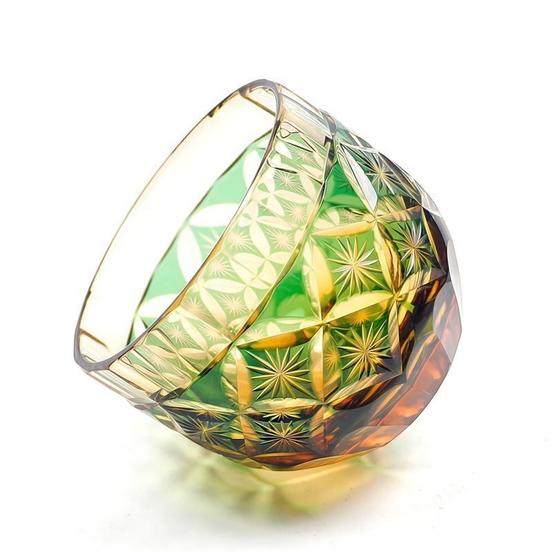 Handgeschliffenes Edo-Kiriko Sake-Glas aus grün-bernsteinfarbenem Kristall Edo Kiriko Green-Amber Crystal Sake Glass | Handcrafted Japanese Drinkware - 11