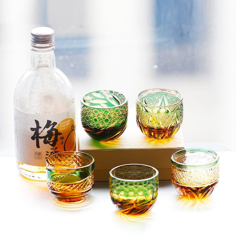 Handgeschliffenes Edo-Kiriko Sake-Glas aus grün-bernsteinfarbenem Kristall Edo Kiriko Green-Amber Crystal Sake Glass | Handcrafted Japanese Drinkware - 7
