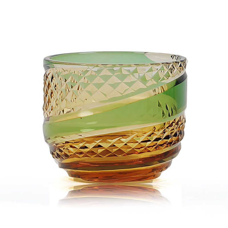 Handgeschliffenes Edo-Kiriko Sake-Glas aus grün-bernsteinfarbenem Kristall Edo Kiriko Green-Amber Crystal Sake Glass | Handcrafted Japanese Drinkware - 16