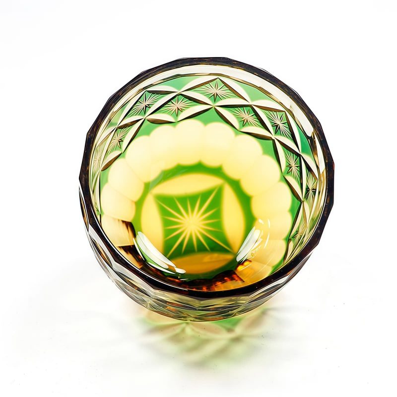Handgeschliffenes Edo-Kiriko Sake-Glas aus grün-bernsteinfarbenem Kristall Edo Kiriko Green-Amber Crystal Sake Glass | Handcrafted Japanese Drinkware - 13