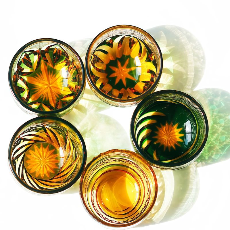 Handgeschliffenes Edo-Kiriko Sake-Glas aus grün-bernsteinfarbenem Kristall Edo Kiriko Green-Amber Crystal Sake Glass | Handcrafted Japanese Drinkware - 17