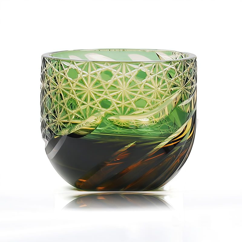 Handgeschliffenes Edo-Kiriko Sake-Glas aus grün-bernsteinfarbenem Kristall Edo Kiriko Green-Amber Crystal Sake Glass | Handcrafted Japanese Drinkware - 12