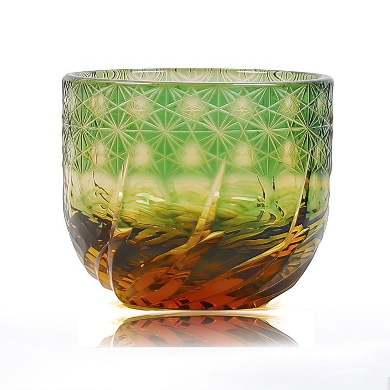 Handgeschliffenes Edo-Kiriko Sake-Glas aus grün-bernsteinfarbenem Kristall Edo Kiriko Green-Amber Crystal Sake Glass | Handcrafted Japanese Drinkware - 14