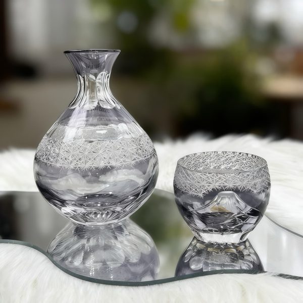 Edo-Kiriko-Sake-Set: Handgeschliffene Gläser mit Fuji-Farbverlauf