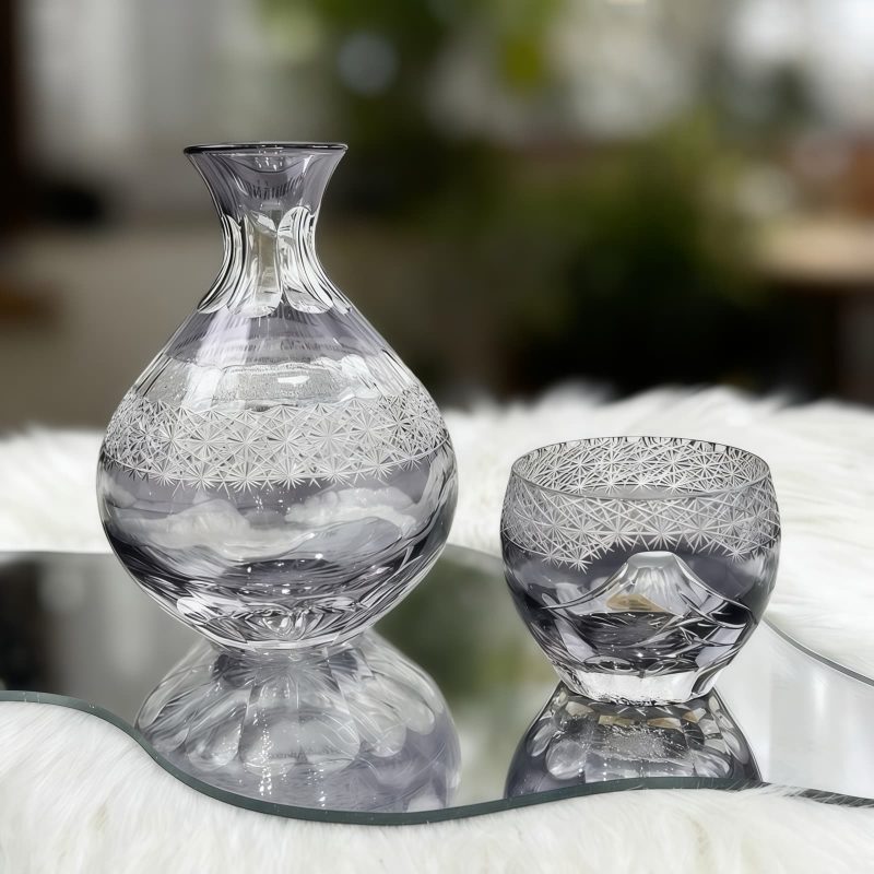 Edo-Kiriko-Sake-Set: Handgeschliffene Gläser mit Fuji-Farbverlauf Edo Kiriko Mount Fuji Gradient Sake Glass Set - Handcrafted Japanese Glassware - 1