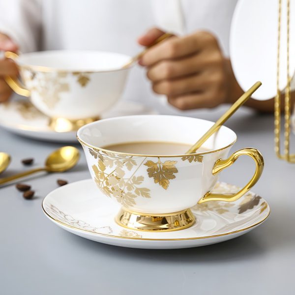 Bone China Teetasse und Unterteller Set mit goldenem Ahornblatt & Goldgriff