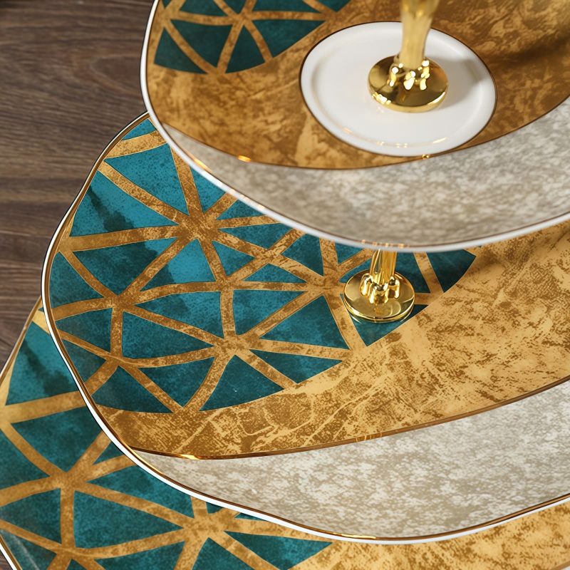 Luxuriöse Etagere aus Bone China in Gold-Grün Luxury Golden Green Bone China Tiered Cupcake Stand - 2