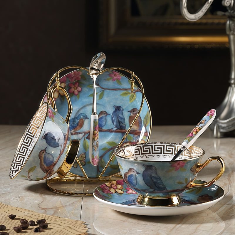 Bone China Tassen- und Untertassen-Set mit blauem Blumen- und Vogelmotiv Blue Flowers & Birds Bone China Cup & Saucer Set - 7