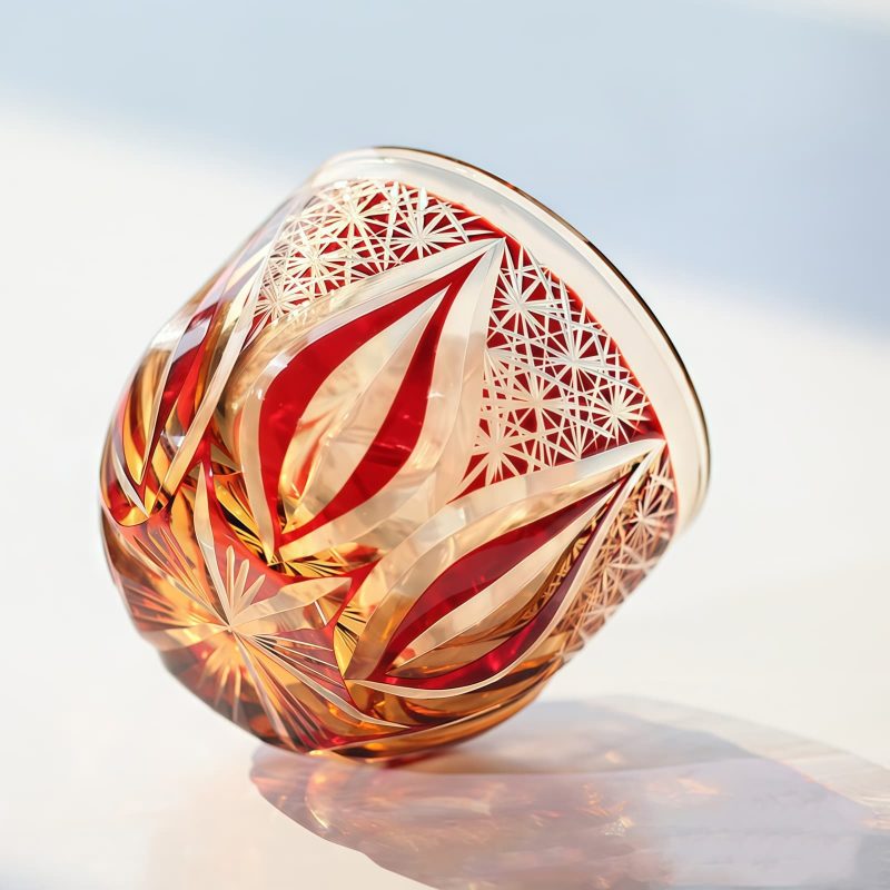 Handgefertigtes Edo-Kiriko Sake-Glas aus bernstein-rotem Kristall Edo Kiriko Handcrafted Red-Amber Crystal Sake Glass - 11