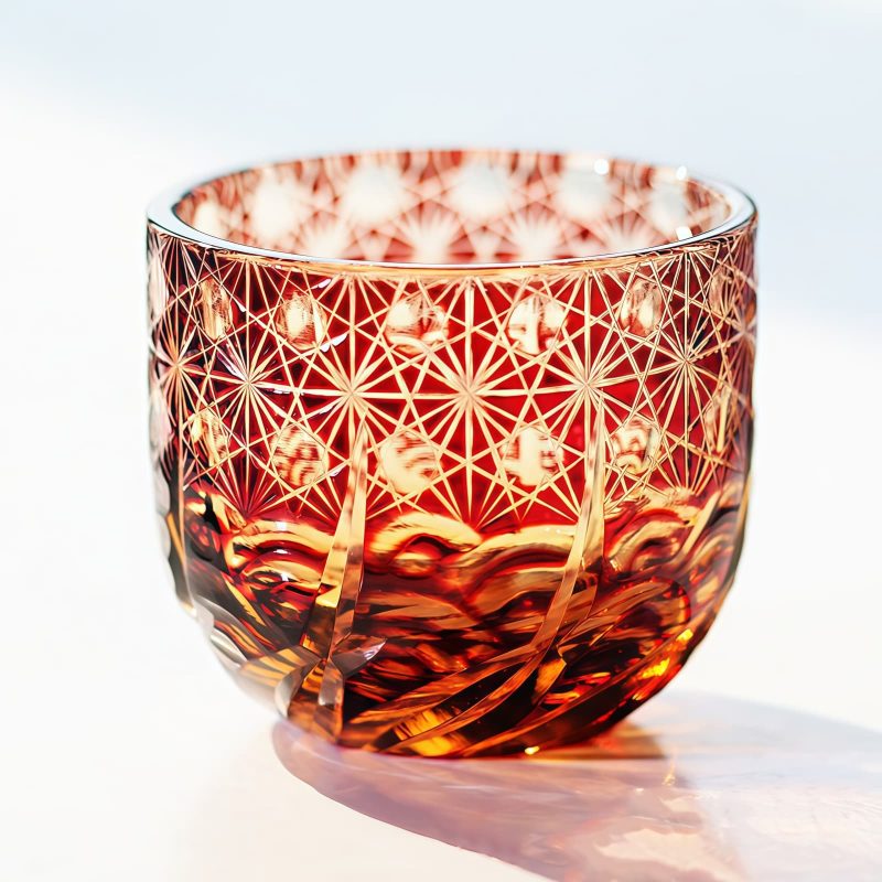 Handgefertigtes Edo-Kiriko Sake-Glas aus bernstein-rotem Kristall Edo Kiriko Handcrafted Red-Amber Crystal Sake Glass - 5