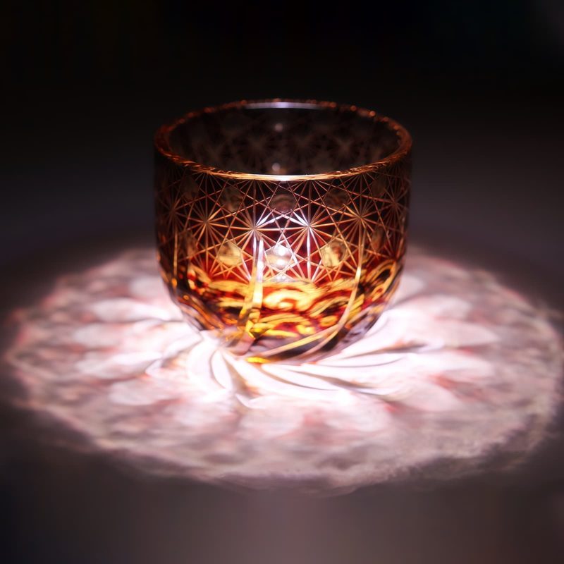 Handgefertigtes Edo-Kiriko Sake-Glas aus bernstein-rotem Kristall Edo Kiriko Handcrafted Red-Amber Crystal Sake Glass - 17