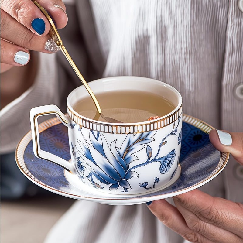 Blau-Weißes Yucca-Blüten Bone China Teeservice mit Stövchen Blue White Yucca Flower Bone China Tea Set with Warmer - 4