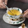 Teeservice aus Bone China mit Kamelien-Motiv und Golddekor Camellia Flower Bone China Tea Cup & Saucer Set with Gold Accents - 5