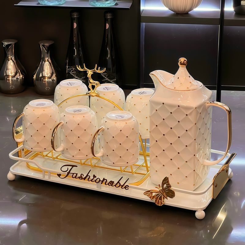 Modernes Porzellan-Teeservice mit goldenen Punkten und Hirsch-Halterung Gold Polka Dot Porcelain Tea Set with Deer Holder - Modern Luxury - 6