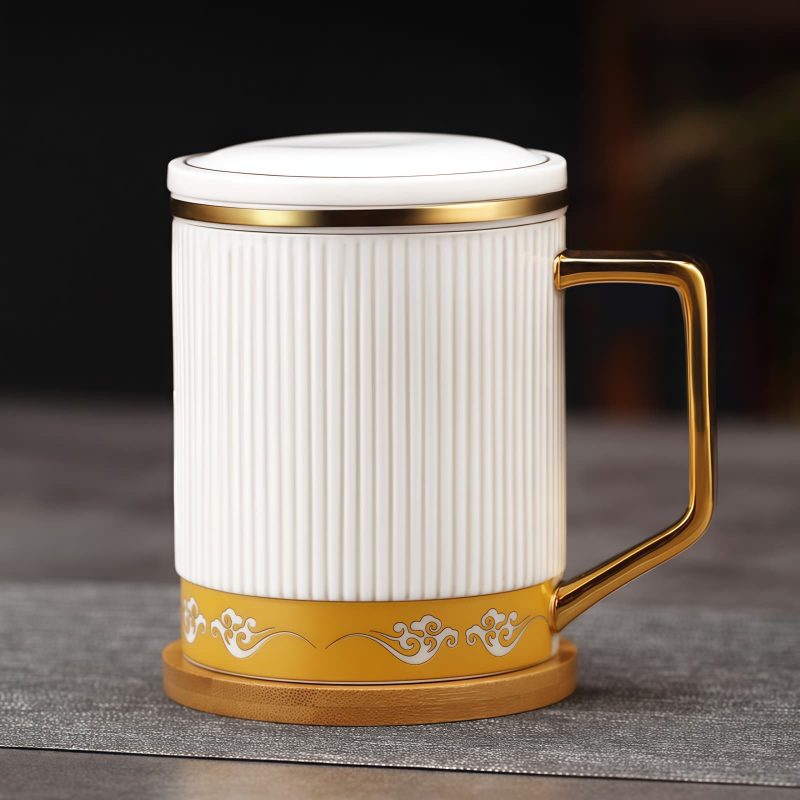 Teetasse aus Porzellan mit Sieb, Deckel & Goldrand – Glücksbringende Wolken Auspicious Clouds Porcelain Tea Mug with Infuser, Lid & Gold Trim | 15oz - 3