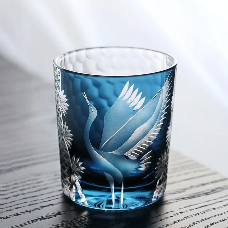 Handgefertigtes Edo-Kiriko-Kristall-Whiskyglas „Kiefer & Kranich“ mit Holzbox Edo Kiriko Pine & Crane Crystal Whisky Glass with Wooden Box - 4