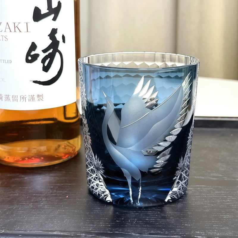 Handgefertigtes Edo-Kiriko-Kristall-Whiskyglas „Kiefer & Kranich“ mit Holzbox Edo Kiriko Pine & Crane Crystal Whisky Glass with Wooden Box - 7