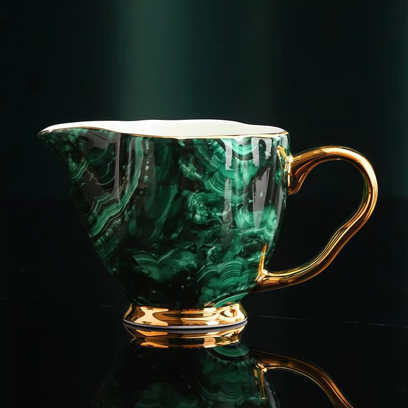 Grünes Porzellan-Teeset im englischen Stil mit eleganter Kanne & Goldrand Luxury English Tea Set: Porcelain Teapot Set (Green) - 7