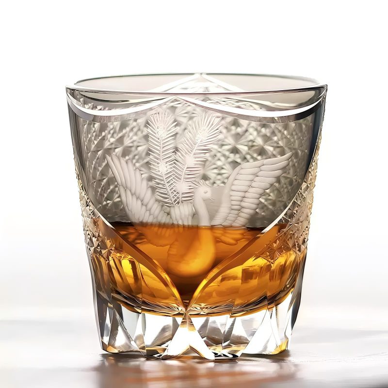 Edo Kiriko handgefertigtes Whiskyglas „Gray Phoenix“ mit Pfauenmotiv in Holzbox Edo Kiriko Peacock Pattern Whisky Glass - Gray Phoenix Edition - 6