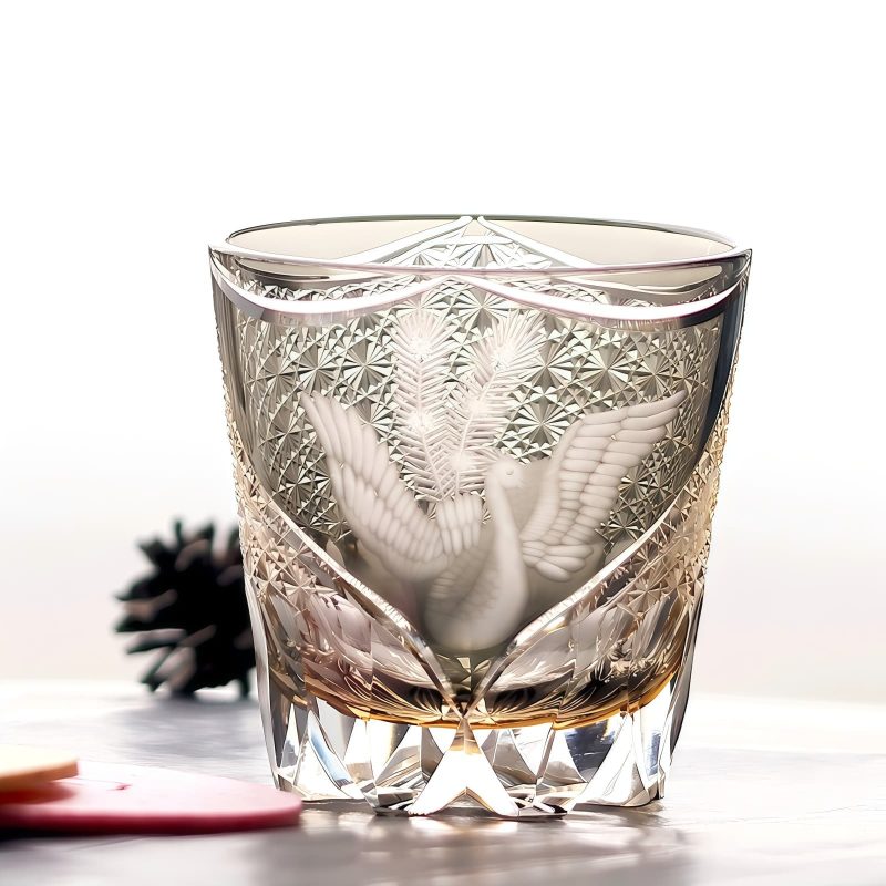 Edo Kiriko handgefertigtes Whiskyglas „Gray Phoenix“ mit Pfauenmotiv in Holzbox Edo Kiriko Peacock Pattern Whisky Glass - Gray Phoenix Edition - 7