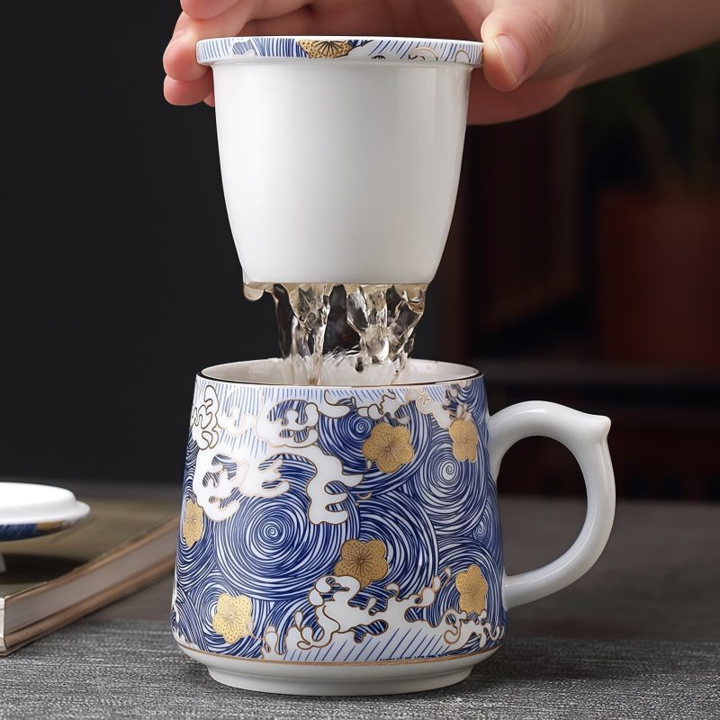 Keramik-Teebecher mit Sieb & Deckel – Goldene Pflaumenblüte & Wellen Gold Plum Waves Ceramic Tea Mug with Infuser & Lid - Elegant 12oz Steeping Cup - 4