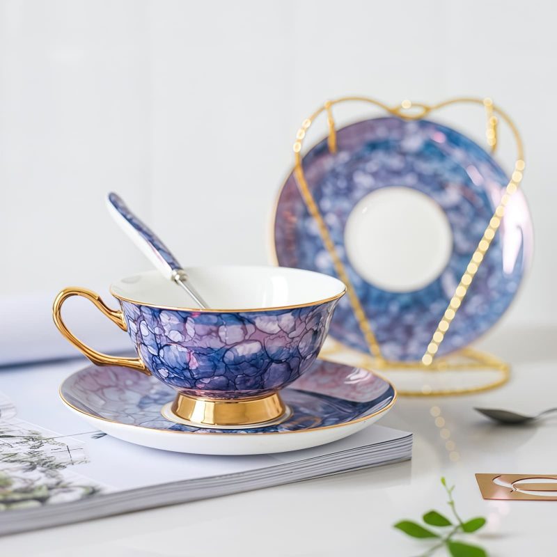 Elegantes Teetassen- und Untertassen-Set aus Bone China Elegant Bone China Tea Cup and Saucer Set | Luxury Porcelain - 2