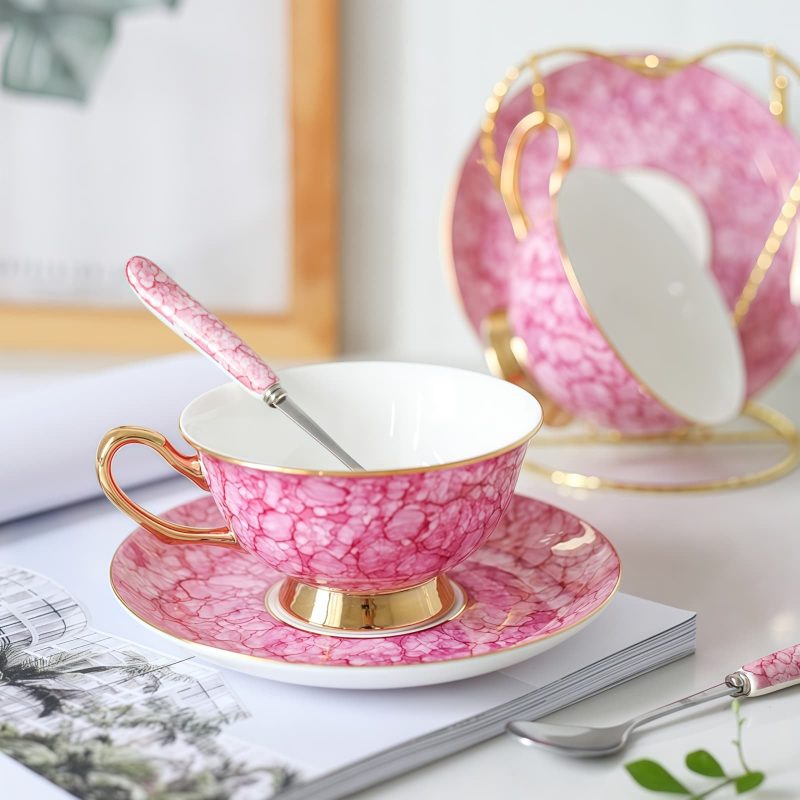 Elegantes Teetassen- und Untertassen-Set aus Bone China Elegant Bone China Tea Cup and Saucer Set | Luxury Porcelain - 3