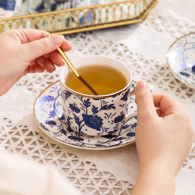 Englisches Teeservice aus Porzellan in Blau-Weiß mit Golddekor Blue & White Floral English Porcelain Tea Set with Gold Accents - 7