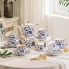 Englisches Teeservice aus Porzellan in Blau-Weiß mit Golddekor Blue & White Floral English Porcelain Tea Set with Gold Accents - 9