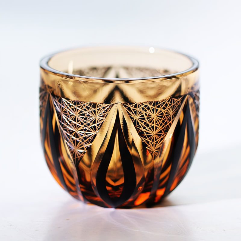 Edo Kiriko Sake-Glas | Handgeschliffenes Kristallglas in Schwarz & Bernstein Edo Kiriko Black-Amber Crystal Sake Glass | Handcrafted Japanese Glassware - 10