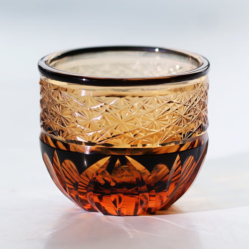 Edo Kiriko Sake-Glas | Handgeschliffenes Kristallglas in Schwarz & Bernstein Edo Kiriko Black-Amber Crystal Sake Glass | Handcrafted Japanese Glassware - 9