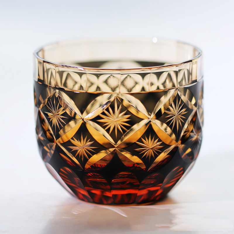 Edo Kiriko Sake-Glas | Handgeschliffenes Kristallglas in Schwarz & Bernstein Edo Kiriko Black-Amber Crystal Sake Glass | Handcrafted Japanese Glassware - 8