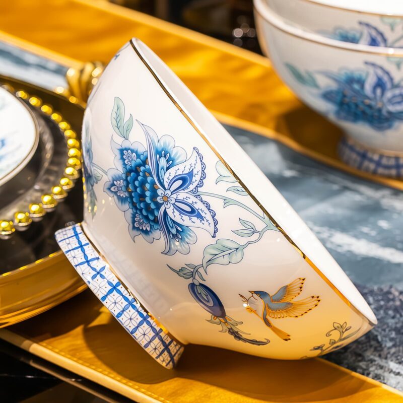 Handgefertigtes Bone-China-Geschirrset Golden Garden mit Goldakzenten Golden Garden Bone China Dinnerware Set with Gold Accents | INGRI - 4