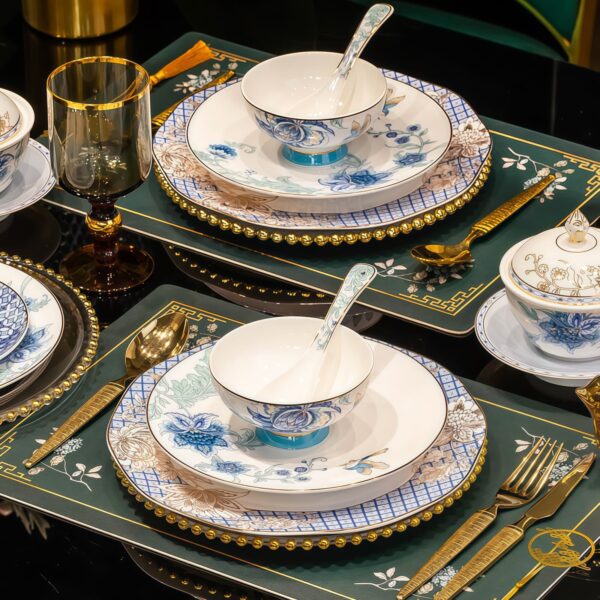 Handgefertigtes Bone-China-Geschirrset Golden Garden mit Goldakzenten