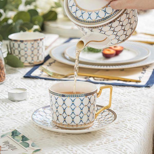 Teeservice „Circles & Dots“ aus Porzellan mit Goldrand