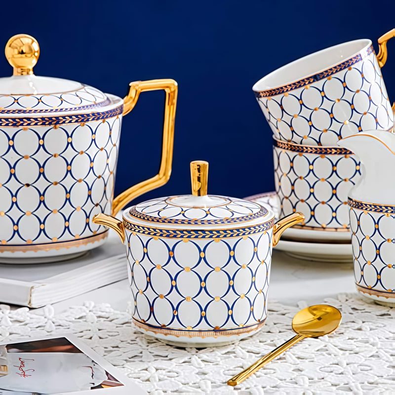 Teeservice „Circles & Dots“ aus Porzellan mit Goldrand Circles & Dots Porcelain Afternoon Tea Set with Gold Rims - 3
