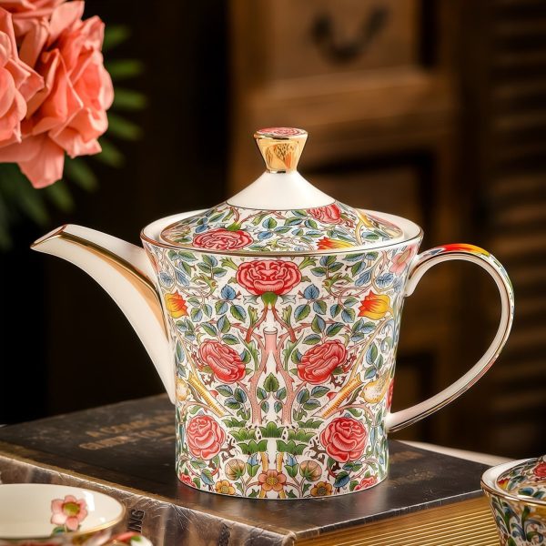 Englisches Teeservice aus Bone China mit roten Rosen und Golddekor