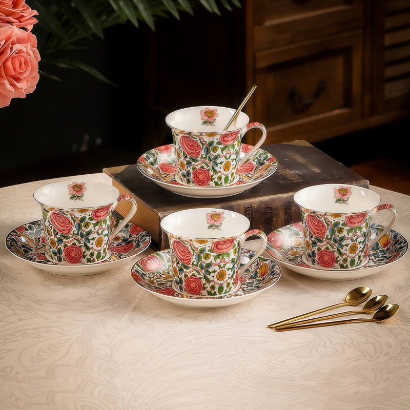 Englisches Teeservice aus Bone China mit roten Rosen und Golddekor Red Rose Bone China English Tea Set with Gold Accents - Elegant Tea Party - 5