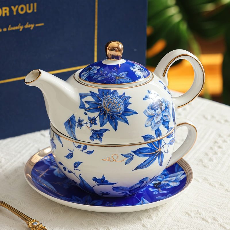Tea-for-One-Set aus Porzellan mit blauer Pfingstrose und Goldakzenten Blue Peony Porcelain Tea for One Set with Golden Accents - 6