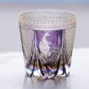 Handgefertigtes Edo-Kiriko-Whiskyglas mit Pfauen-Motiv & Holzkiste Regal Feather Dance: Edo Kiriko Peacock Motif Whisky Glass & Wooden Box - 5