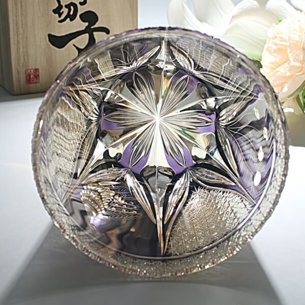 Handgefertigtes Edo-Kiriko-Whiskyglas mit Pfauen-Motiv & Holzkiste