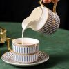 Englisches Porzellan-Teeservice mit blau-weißen Streifen und Goldakzenten Blue & White Striped English Porcelain Tea Set with Gold Accents - 6