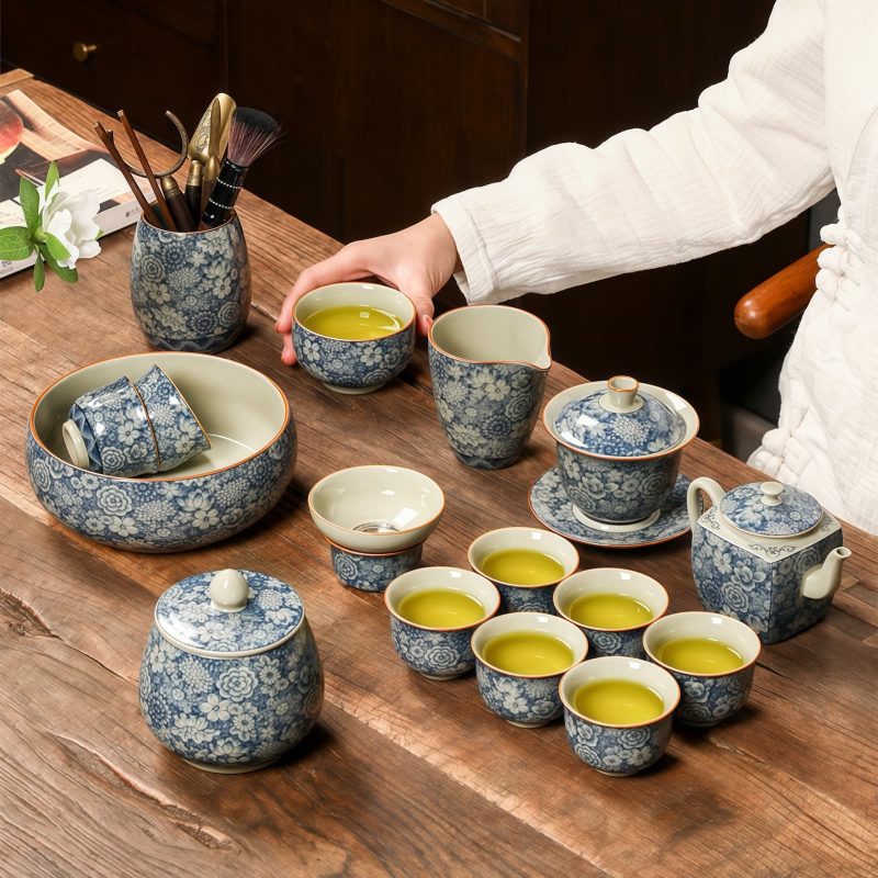 Klassisches Gongfu-Teeservice aus blau-weißem Porzellan mit Blumenmuster Vintage Blue & White Floral Chinese Gongfu Tea Set - Porcelain - 6